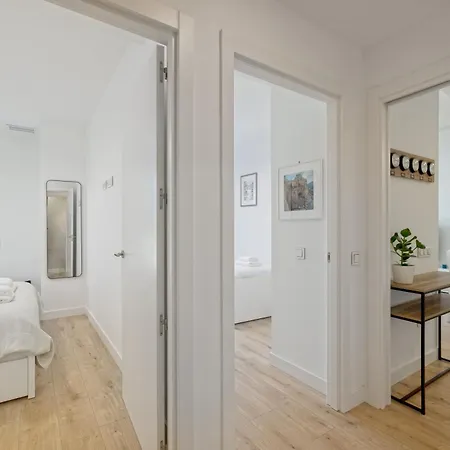 Skyline Apartment *