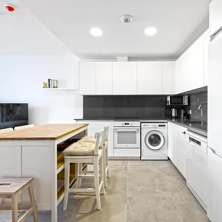 Skyline Apartment *